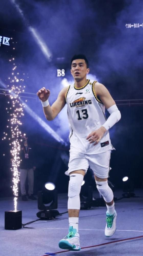 战报莫兰特复出34+8送压哨绝杀!灰熊24分神逆转鹈鹕NBA新赛季常规赛继续进行，孟菲斯灰熊队（7胜19负）翻盘终止连败。